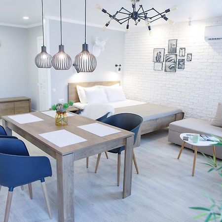 Studio Suite Near Lake With Jacuzzi Sumy Exterior foto