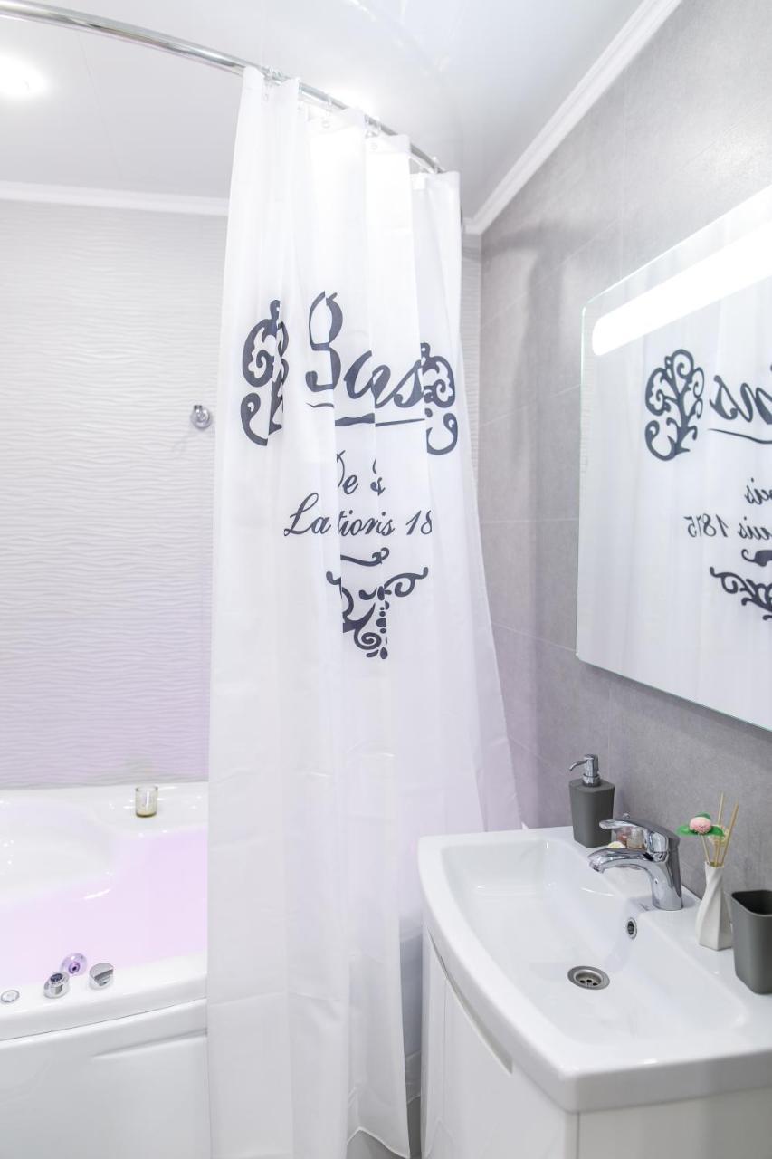 Studio Suite Near Lake With Jacuzzi Sumy Exterior foto