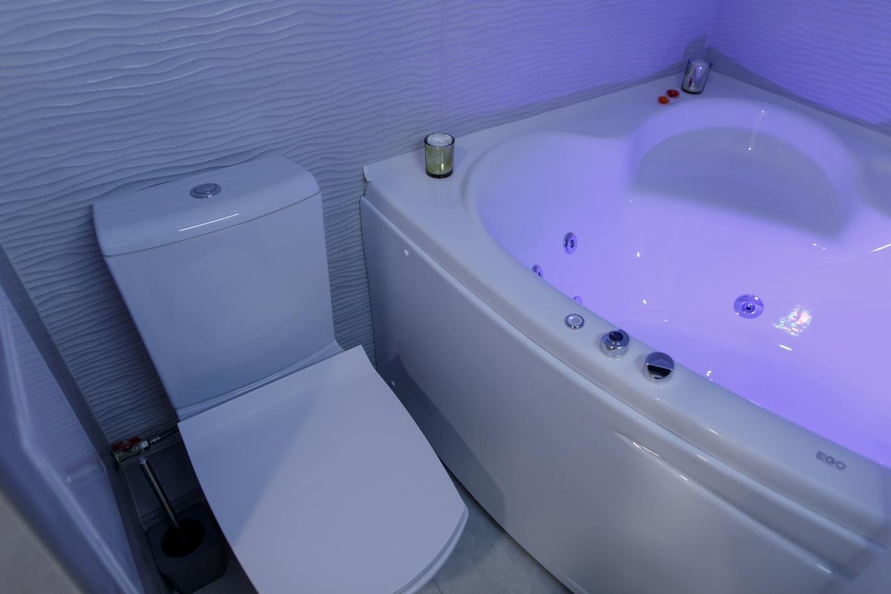 Studio Suite Near Lake With Jacuzzi Sumy Exterior foto